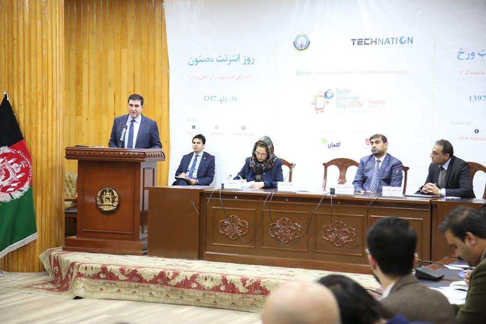 کابل، افغانستان: زمینه استفاده از انترنت مصؤن به ویژه برای کودکان وزنان فراهم گردد