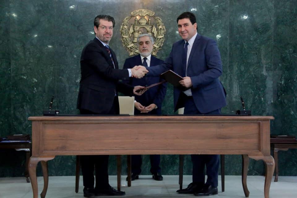 تفاهمنامه همکاری به منظور افزایش شفافیت و حسابدهی در پروژه های زیر بنایی با وزارت اقتصاد