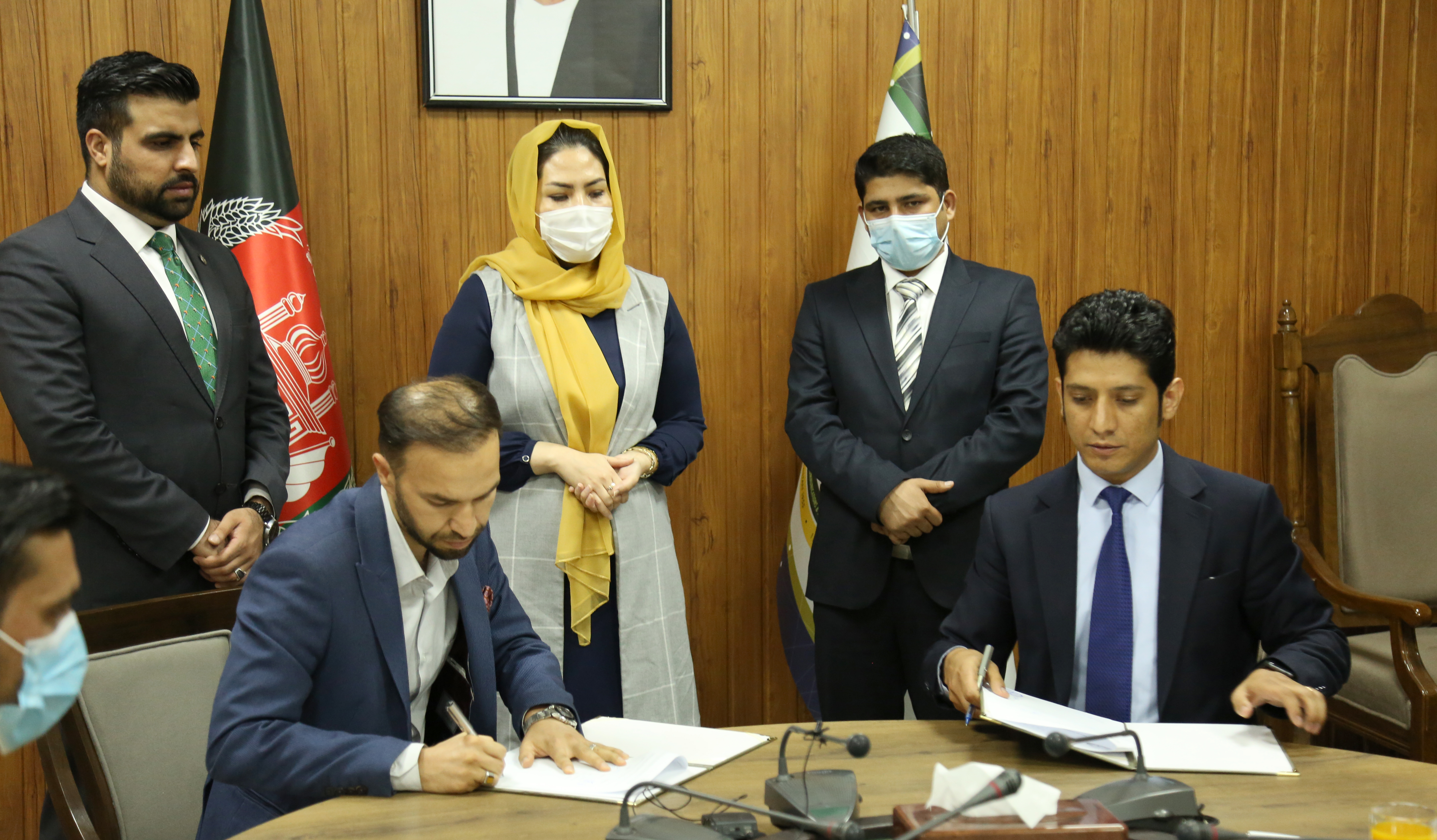 تصاویری امضای تفاهمنامه‌ با شرکت مخابراتی افغان بیسیم و شرکت‌های ISPs