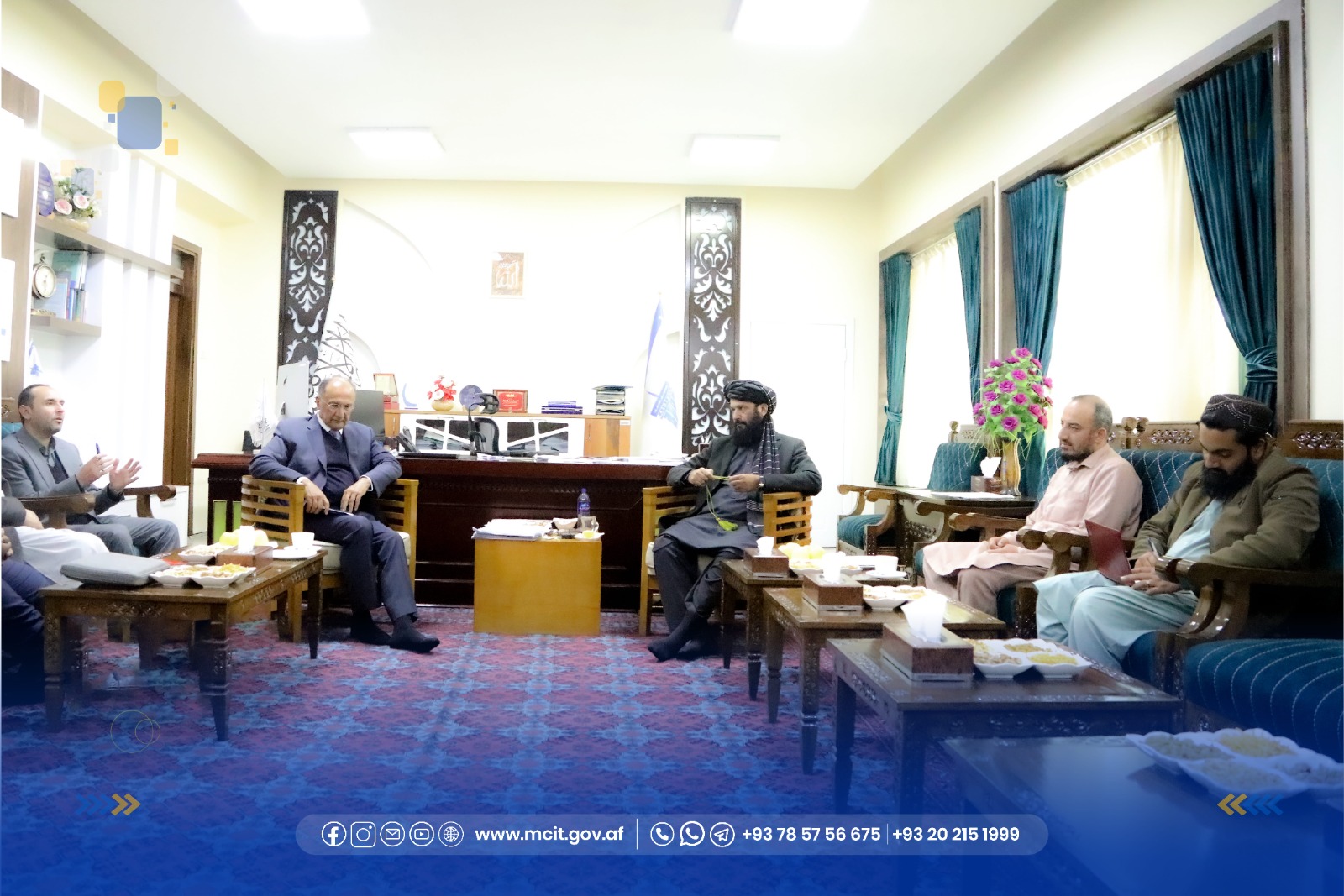 ملاقات وزیر مخابرات با آغا خان