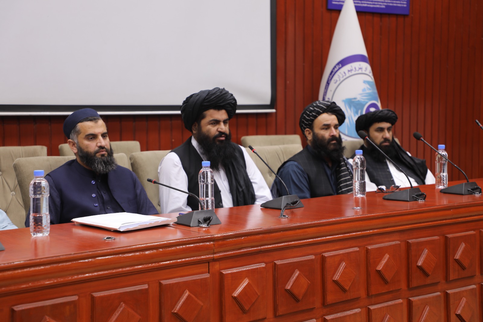 معین مالی و اداری وزارت مخابرات